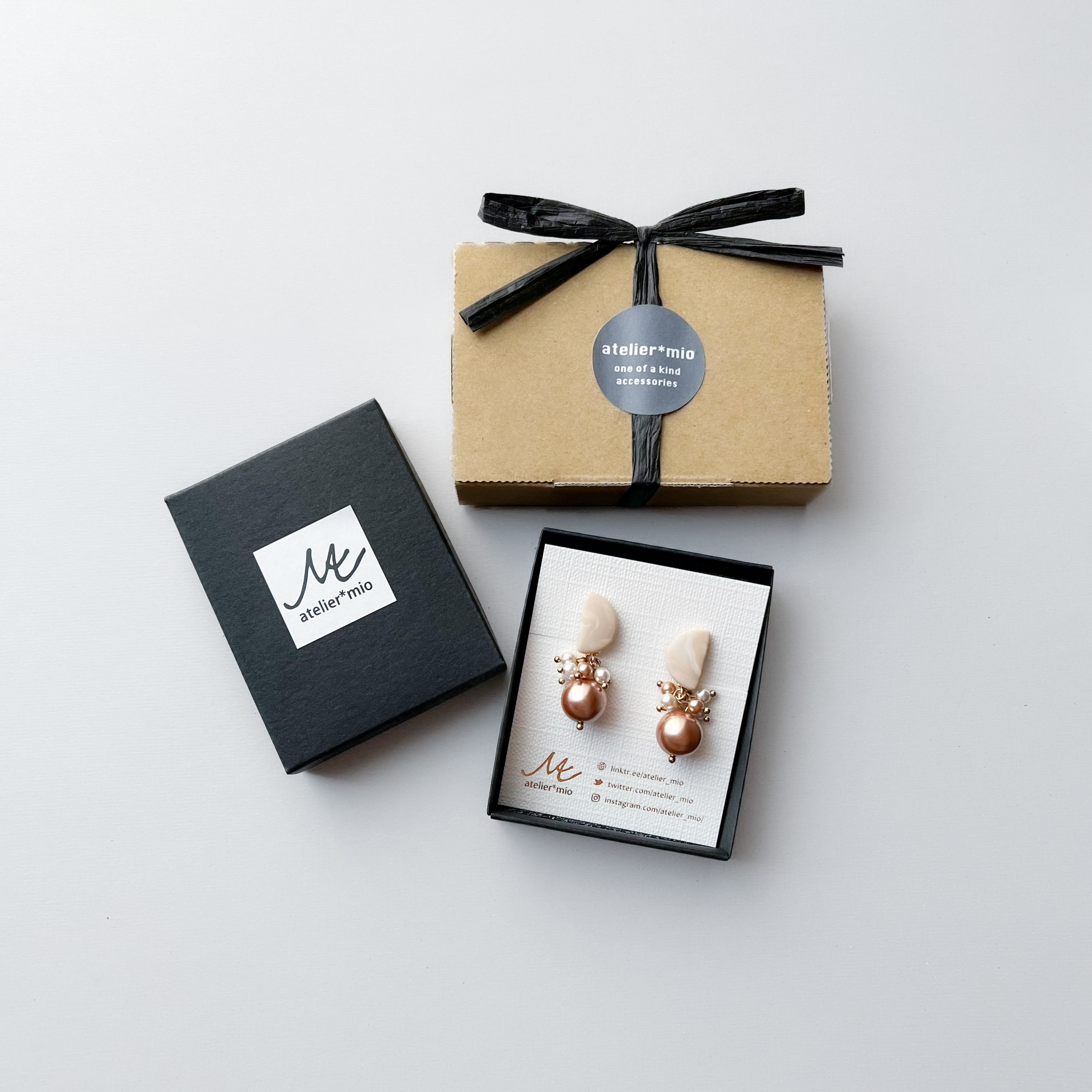 ポリマークレイ × 貝パールジュエル costume jewelry イヤリング -beige-