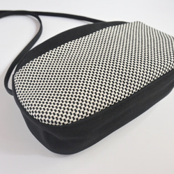 三河木綿 刺し子織&帆布　山なりショルダーバッグ♪ブラック 4枚目の画像