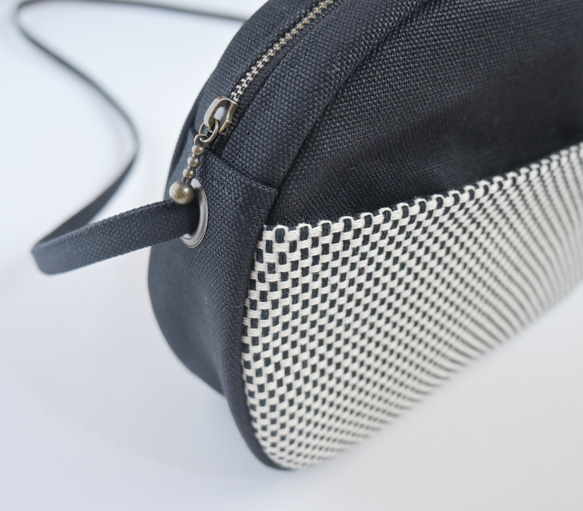 三河木綿 刺し子織&帆布　山なりショルダーバッグ♪ブラック 3枚目の画像