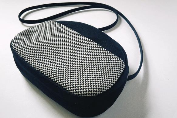 三河木綿 刺し子織&帆布　山なりショルダーバッグ♪ブラック 6枚目の画像