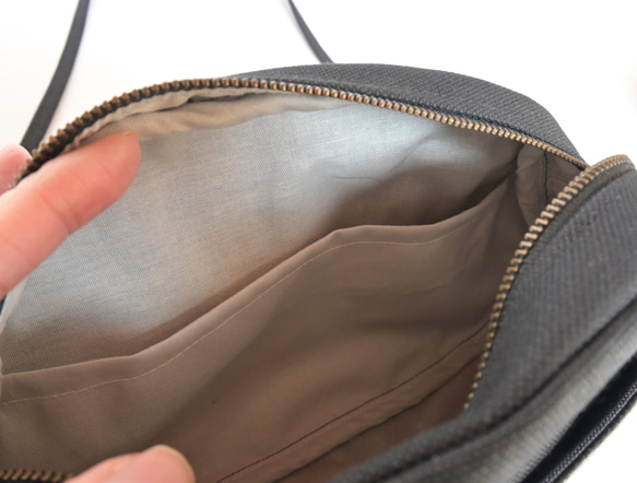 三河木綿 刺し子織&帆布　山なりショルダーバッグ♪ブラック 9枚目の画像