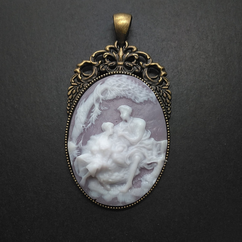 立体的♡ アンティークなデザインのカメオ風アクセサリー ペンダント