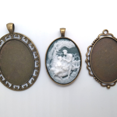 立体的♡ アンティークなデザインのカメオ風アクセサリー