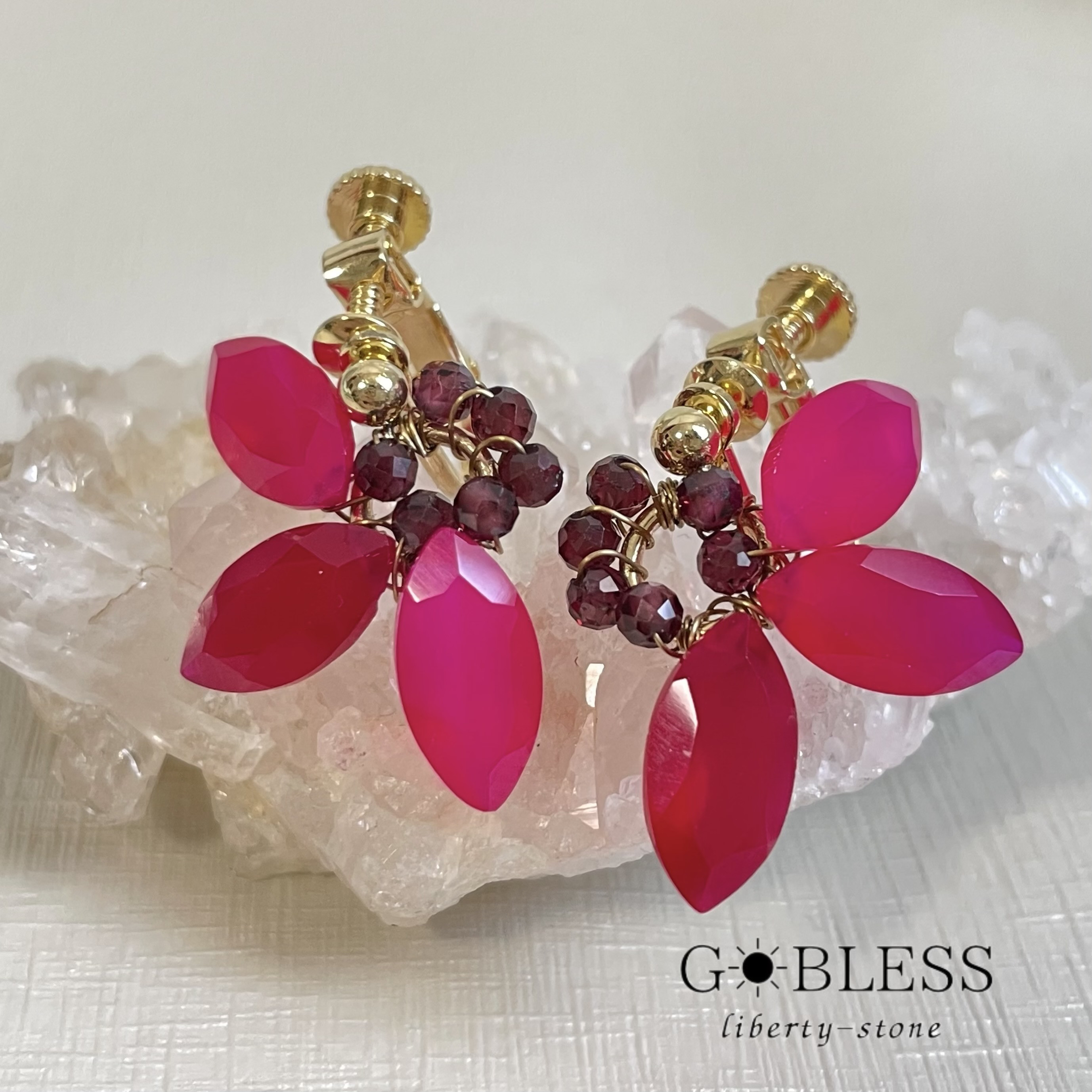 【数量限定】138 ダリアの羽／ ネジバネイヤリング  ゴールド