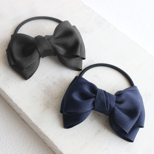 シンプルなトリプルリボンヘアゴム フォーマル (黒/紺) お受験 卒業式 入学式 グログランリボン 1枚目の画像