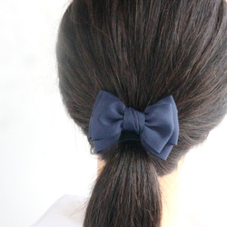 シンプルなトリプルリボンヘアゴム フォーマル (黒/紺) お受験 卒業式 入学式 グログランリボン 2枚目の画像