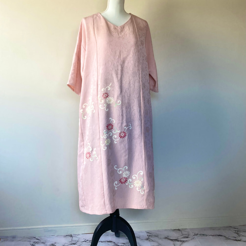 花柄の訪問着，着物リメイク，ワンピース – 上質正絹使用