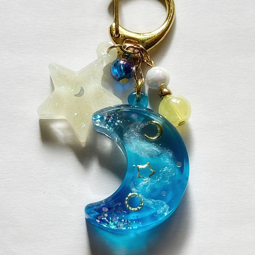 月 宇宙キーホルダー チャーム レジンキーホルダー レジンチャーム