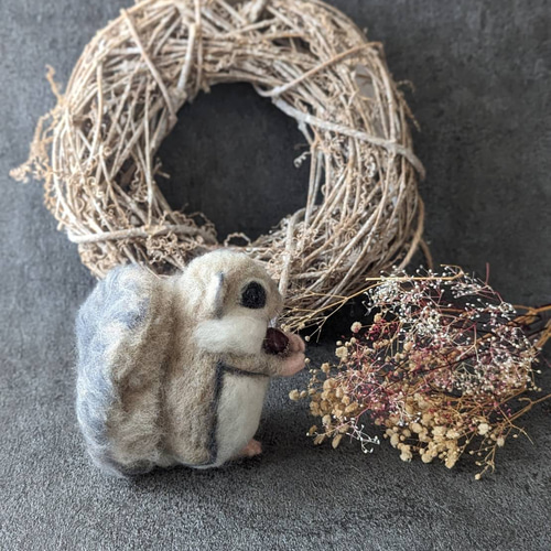 受注制作✨✨羊毛フェルト エゾモモンガ 立体・オブジェ yellow sheep