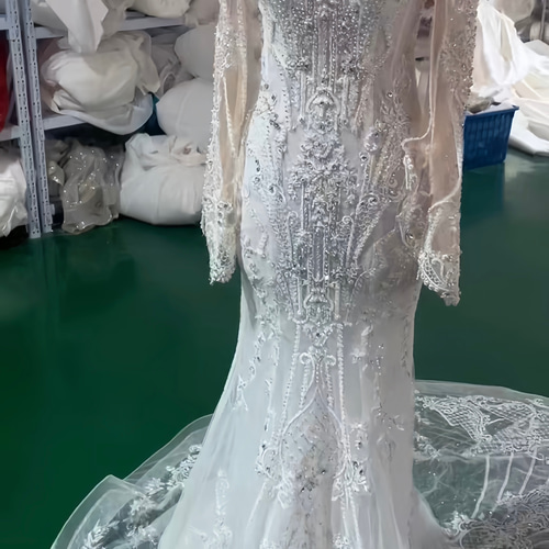 豪華ロングトレーン マーメイドドレス結婚式 長袖 背中見せ刺繍オフ  