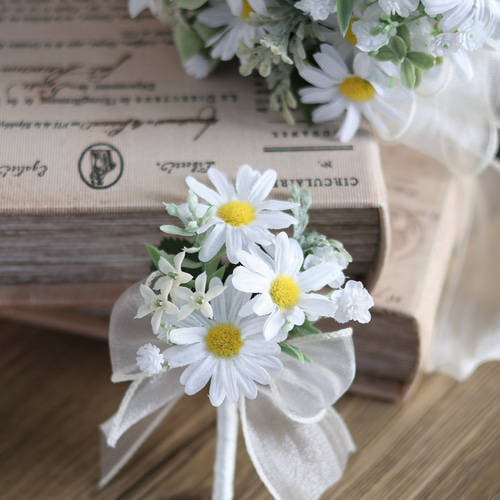 再販】マーガレットのふんわりブーケ ブートニア付き アーティ