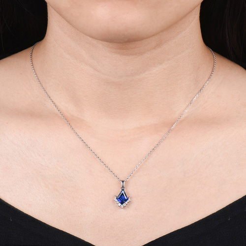 ユニークな9月の誕生石ブルーサファイアネックレス モアッサナイト