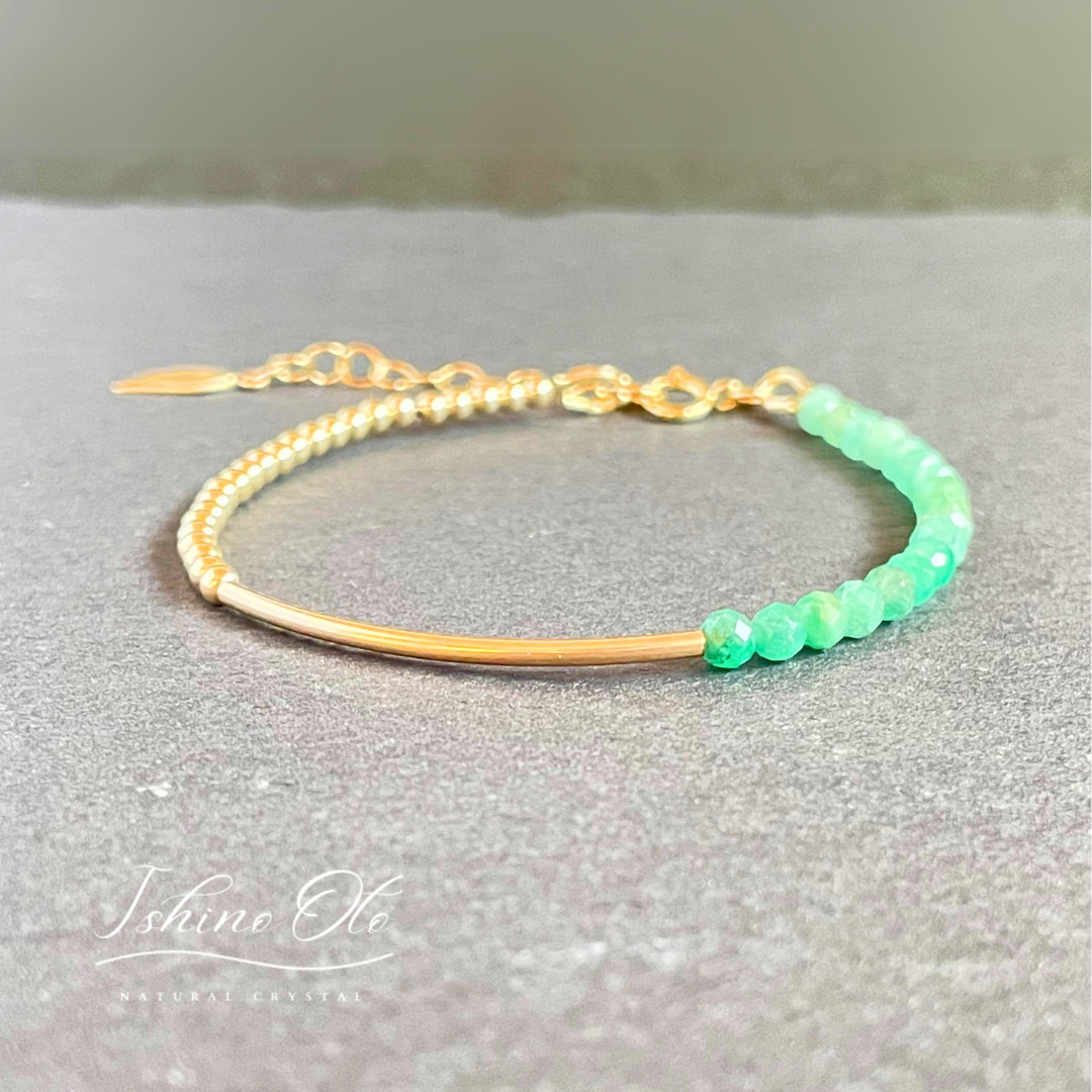 寄り添う輝き エメラルドと14KGFビーズのブレスレット