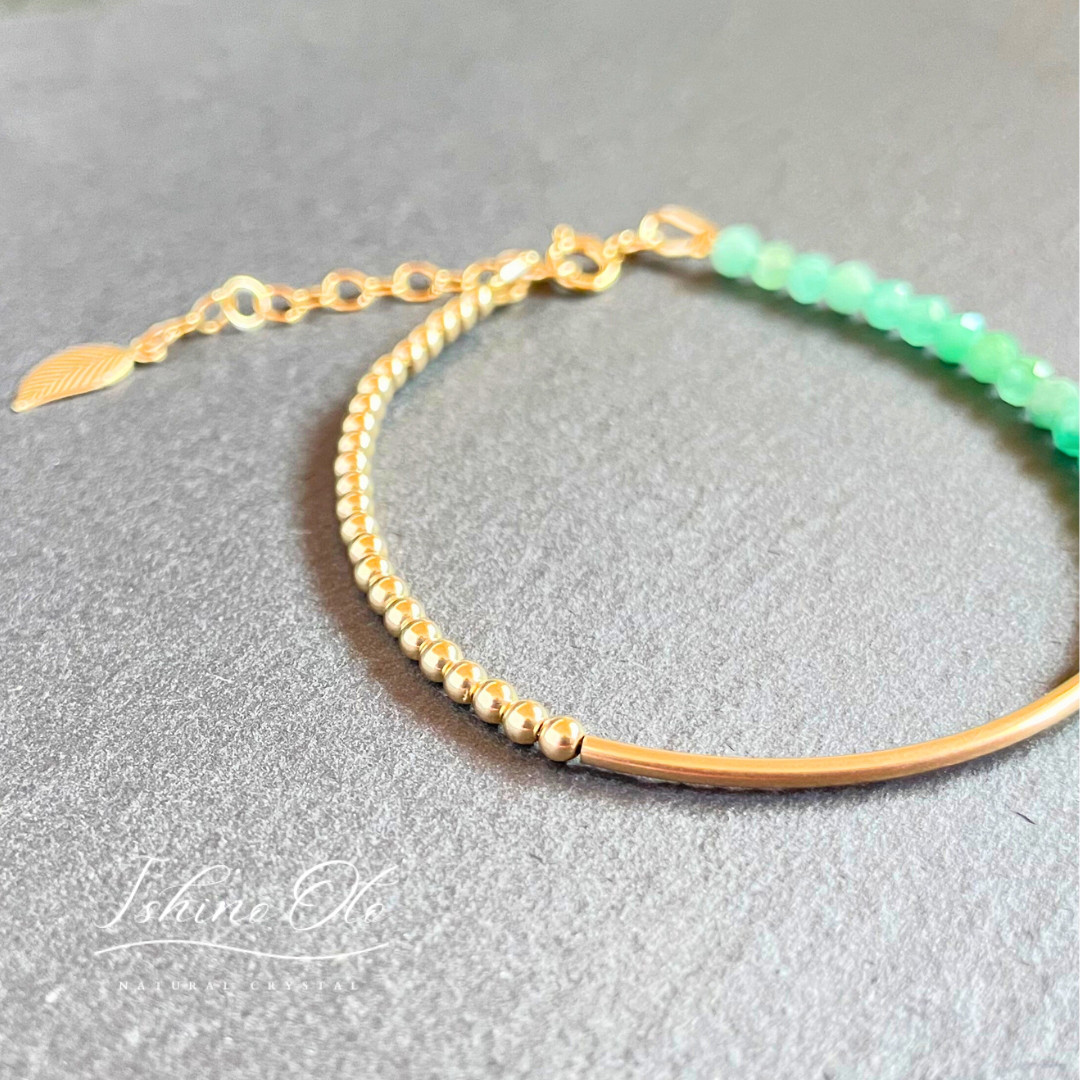 寄り添う輝き エメラルドと14KGFビーズのブレスレット