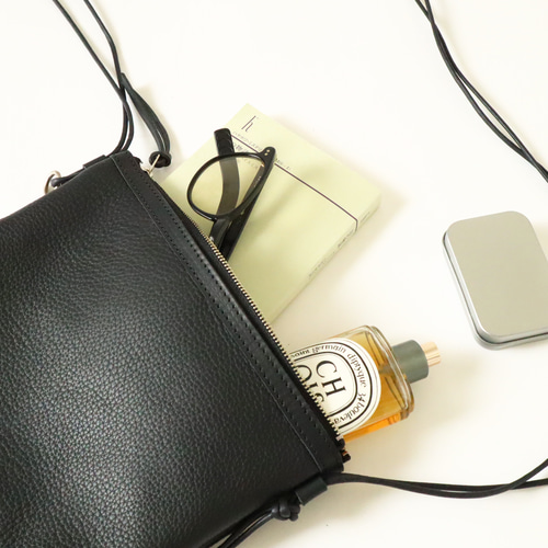 レザーサコッシュ ミニショルダーバッグ ミニマム ブラウン ポシェット