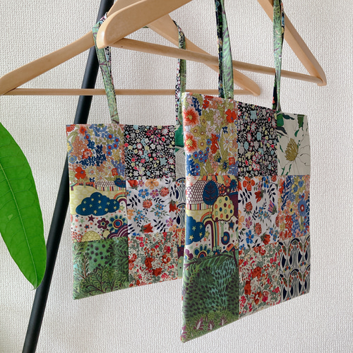 ✿リバティ✕パッチワーク✿　グレー＆ベージュ　古風で上品なバッグ 689f735433807460b24d02f822ae55