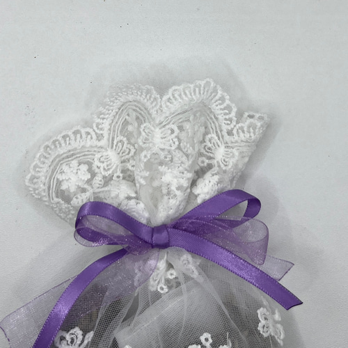 ○ラベンダーのサシェ 香り袋 白 花刺繍 シフォンレース ハンドメイド