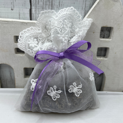 ○ラベンダーのサシェ 香り袋 白 花刺繍 シフォンレース ハンドメイド