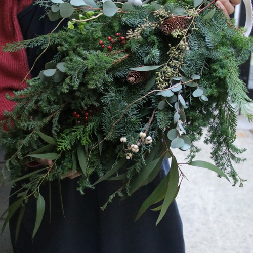 針葉樹と木ノ実のクリスマス縦長スワッグ✴︎冬のスワッグ 針葉樹と木ノ実の縦長スワッグ☆クリスマススワッグ☆冬のスワッグ