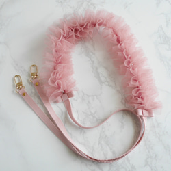 再販【即納】チュールとリボンのショルダーストラップ フリル 控えめタイプ リボン パール ピンク スマホショルダー 2枚目の画像