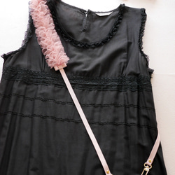 再販【即納】チュールとリボンのショルダーストラップ フリル 控えめタイプ リボン パール ピンク スマホショルダー 3枚目の画像