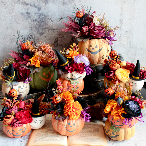 スイートピー❣️ハロウィンアレンジ、かぼちゃ、ばら、キャンディ❣️ ✨ハロウィンアレンジ✨ かぼちゃ型器 キュートなアレンジ