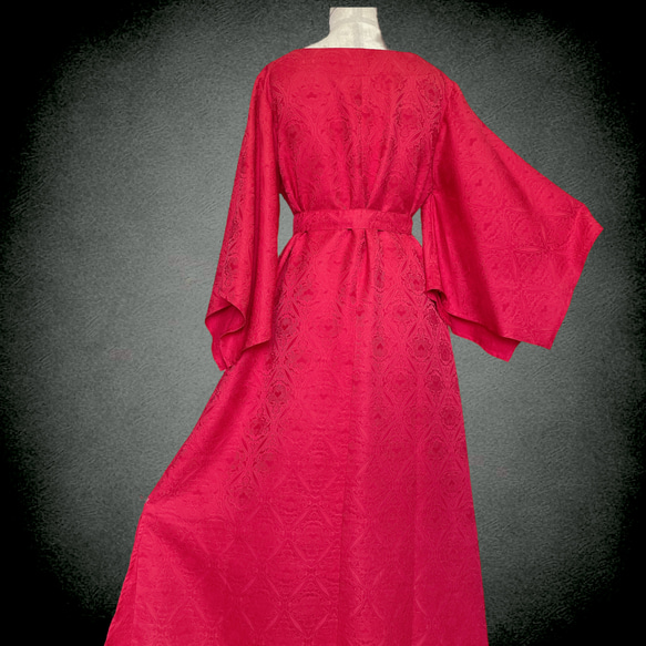 反物仕立て 三彩染め 優美な袖感 赤 差し色ワンピース フォーマル 上質 着物リメイク 正絹 M～２Ｌ T6801） M～２Ｌ