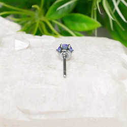 アレキサイト（ラベンダー）ピアス　4mm（片耳） 3枚目の画像