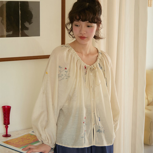◇新作【フレンチ 柔らかな透け感 ブラウス】刺繍 ボリューム スリーブ