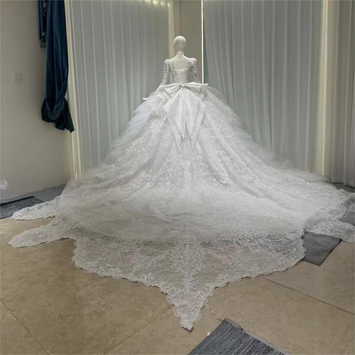 新入荷続々！たっぷりビジュー スクエアネック 長袖 豪華トレーン  