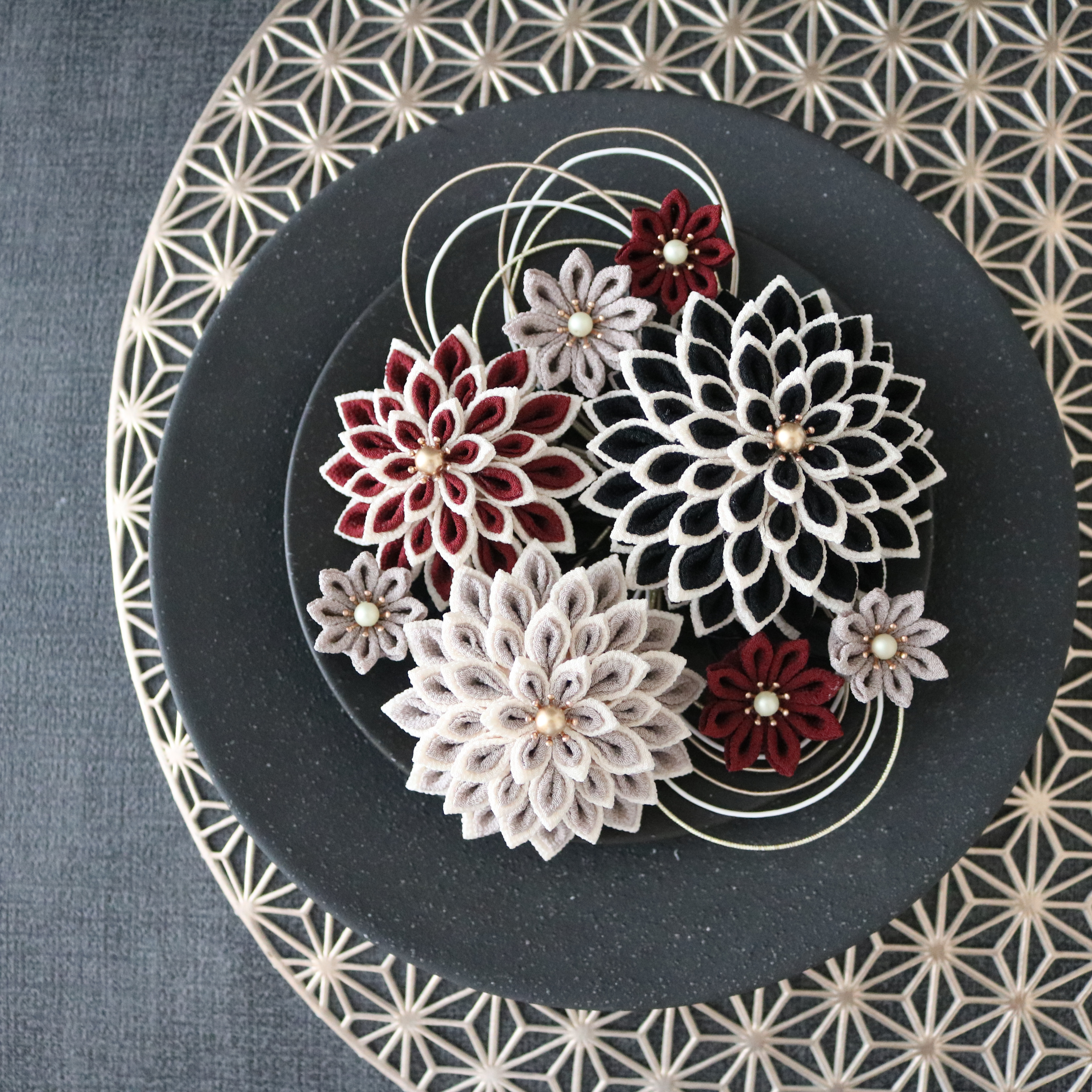 ブラック【雅】つまみ細工髪飾り/成人式 ・卒業式・結婚式の和装にも