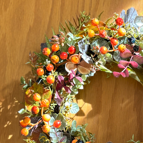 サンキライと秋色リーフのリース 深まる秋のリース 玄関リース