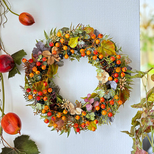 サンキライと秋色リーフのリース 深まる秋のリース 玄関リース