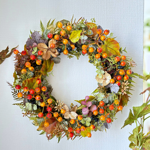 サンキライと秋色リーフのリース 深まる秋のリース 玄関リース