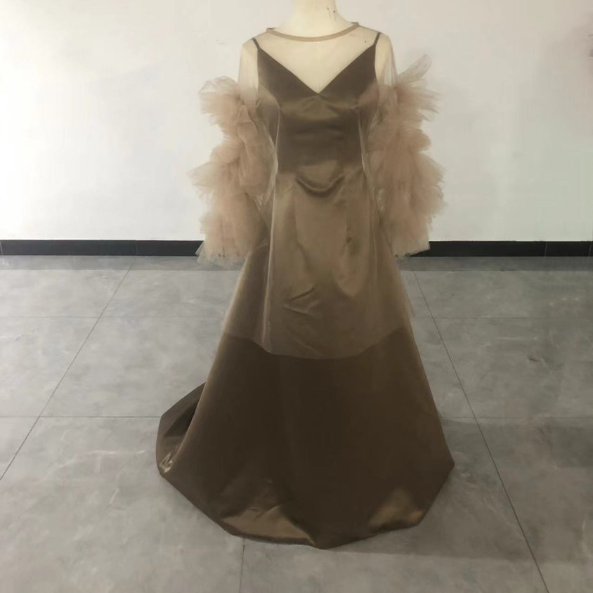 抜群のおしゃれ見えパーティードレス ブラウン トレーン シアーな美しさ ポンチョ + ソフトチュール ポンチョ演奏会