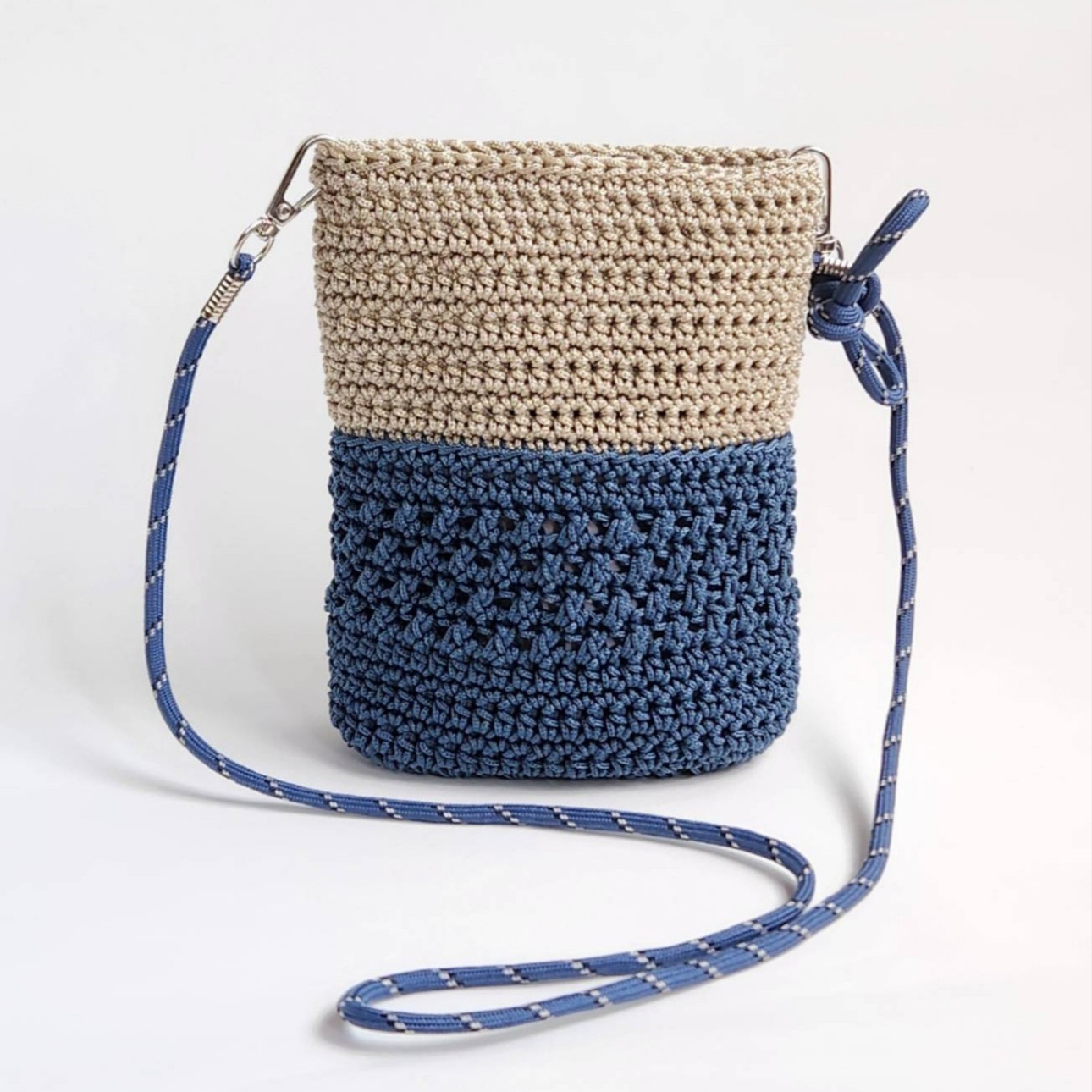 スマホショルダー【かぎ針編み ネイビー×ベージュ】一点もの