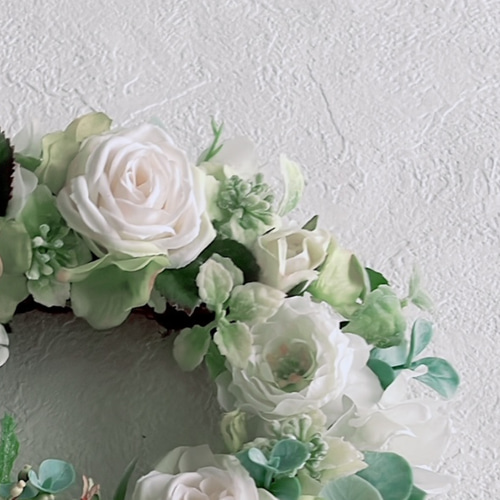 ホワイト＆グリーンのフラワーリース 造花 アーティフィシャルフラワー