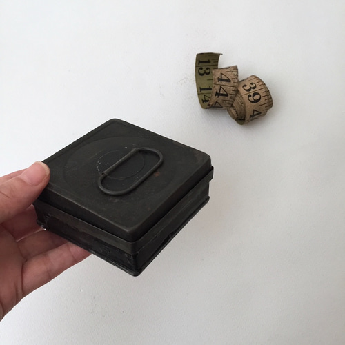 アンティークブラック缶 古いブリキ缶 ビンテージティン イギリス 道具