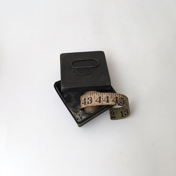 アンティークブラック缶 古いブリキ缶 ビンテージティン イギリス 道具
