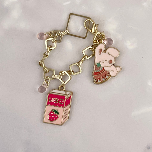 いちごミルクとうさぎのバックチャーム その他アクセサリー 桜咲く