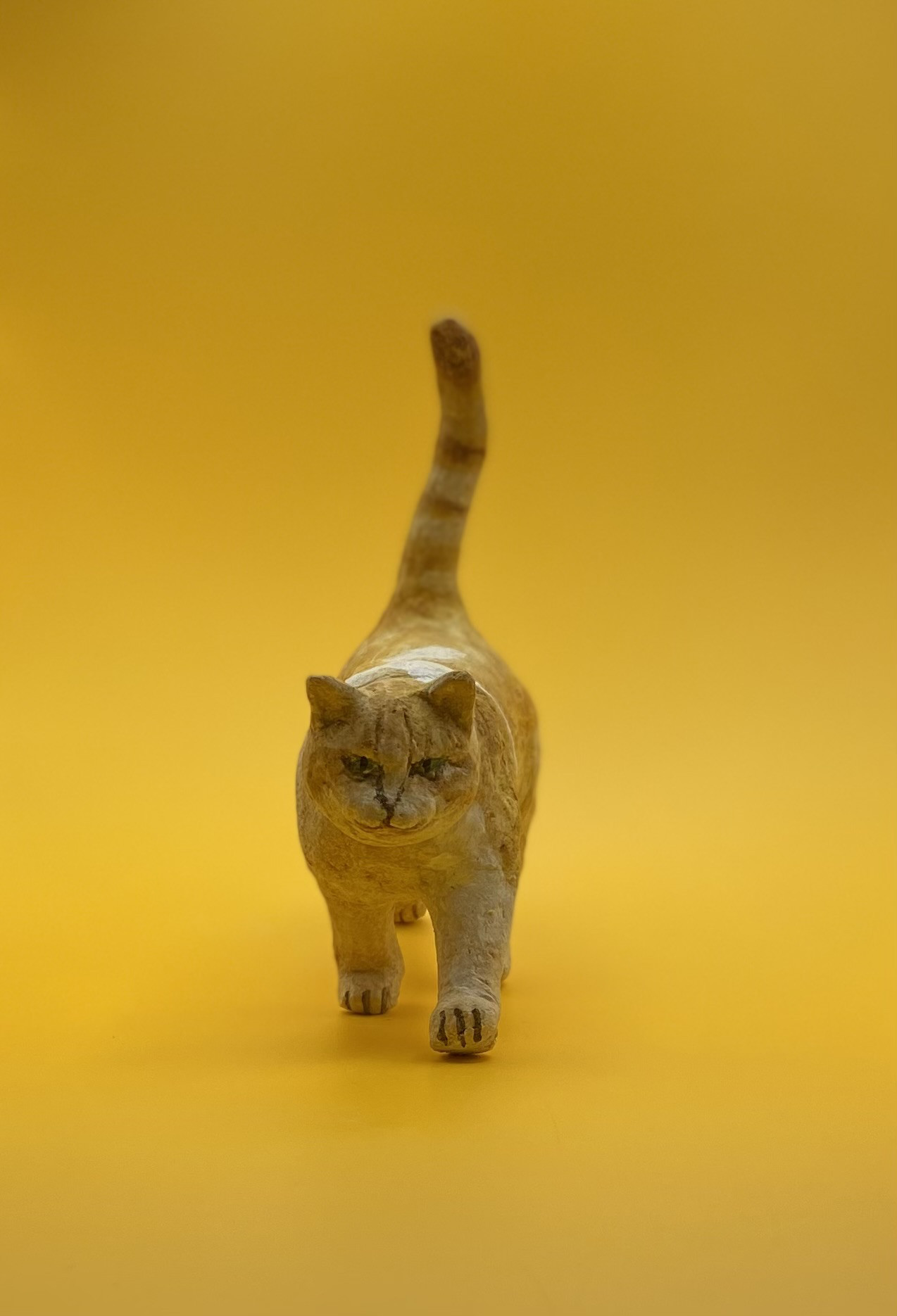 オーブン陶土の歩く猫