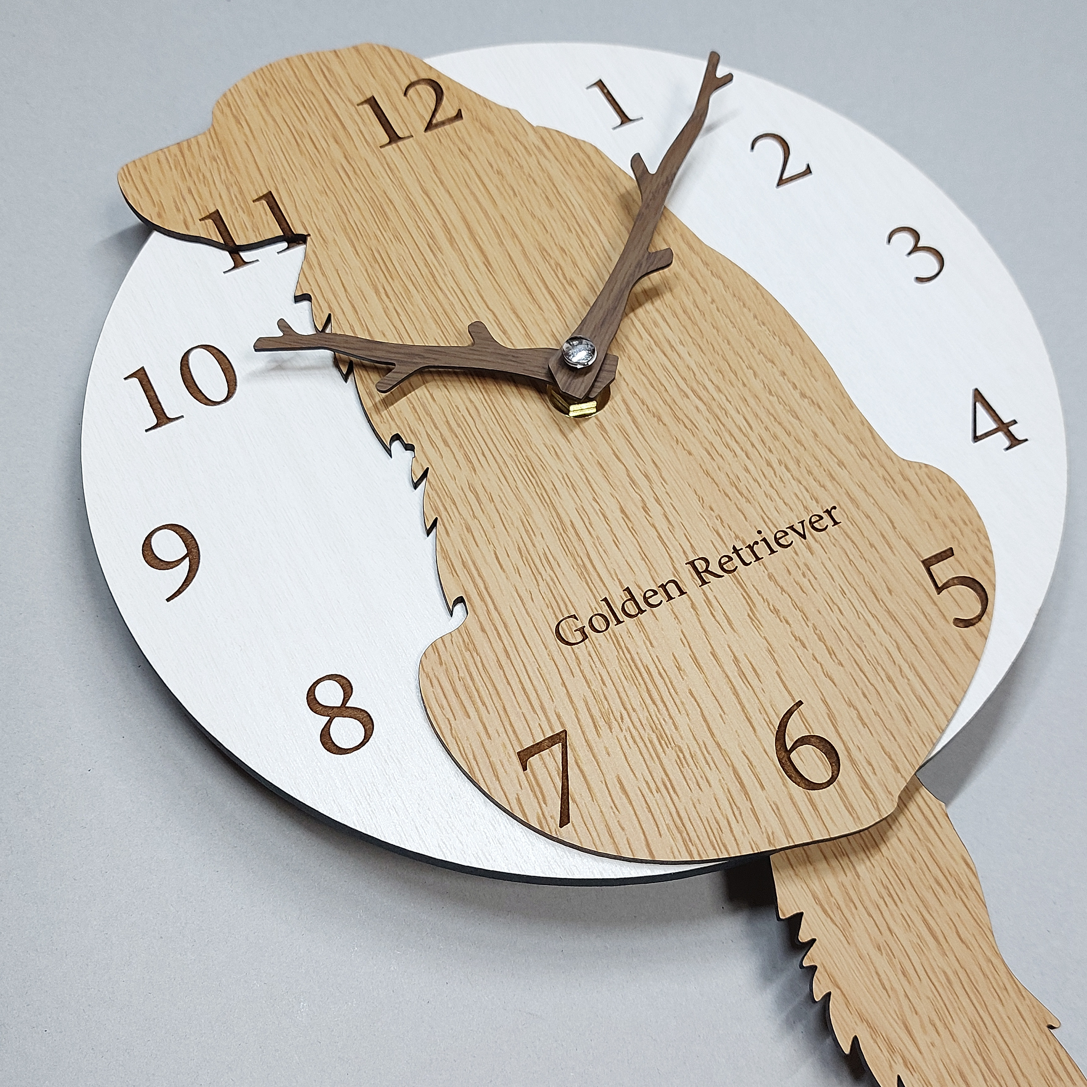 【期間限定値下げ3000円引き】名入れ・文字入れ　しっぽが振り子・はみ出しワンちゃん　掛け時計 　ゴールデンレトリーバー