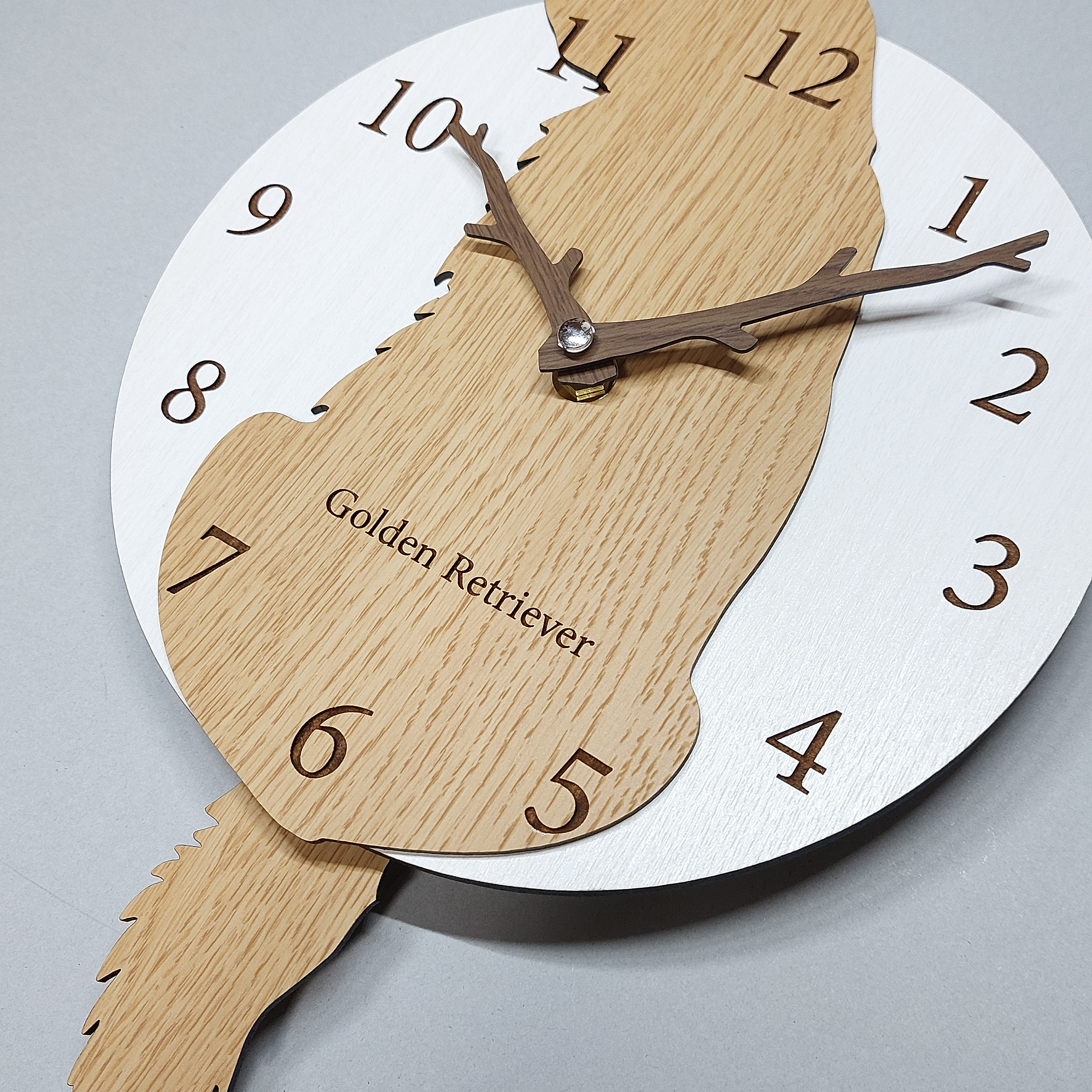 【期間限定値下げ3000円引き】名入れ・文字入れ　しっぽが振り子・はみ出しワンちゃん　掛け時計 　ゴールデンレトリーバー