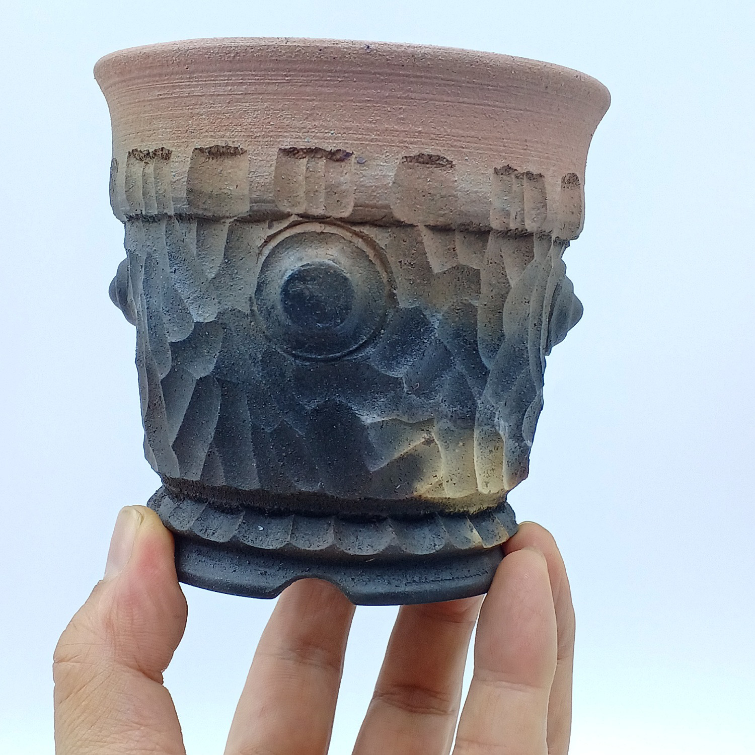 3.5号　BsLab の植木鉢 C-3 (炭化焼成・匣詰め・窯変・焼締・彫文)