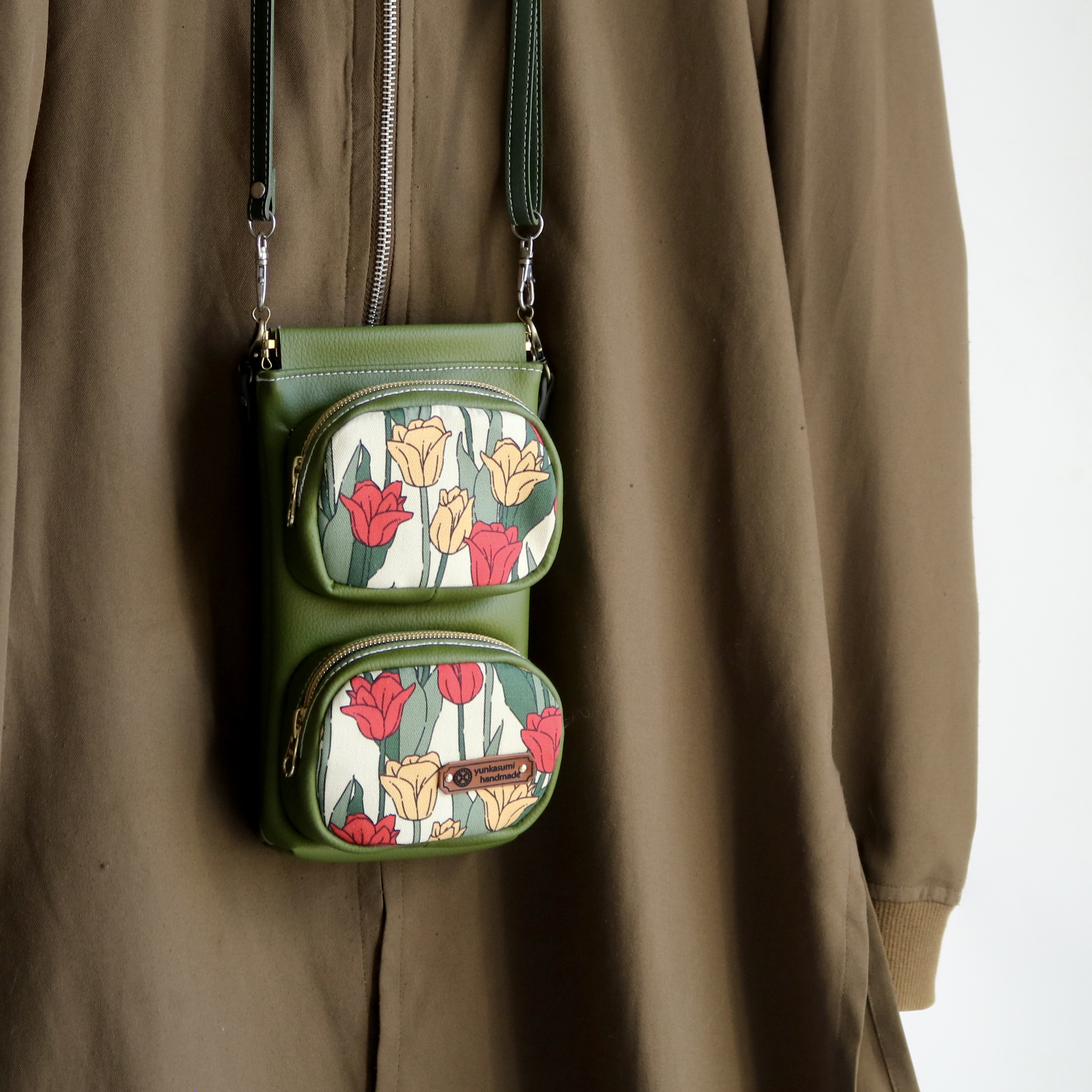 小物が整理できるコロンとポケット　スマホポシェット　レトロチューリップ　オリーブカーキ