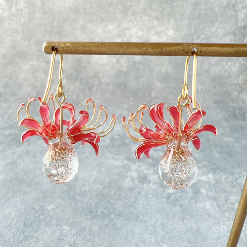 赤い彼岸花のピアス/イヤリング 受注制作 ピアス（フック・チェーン