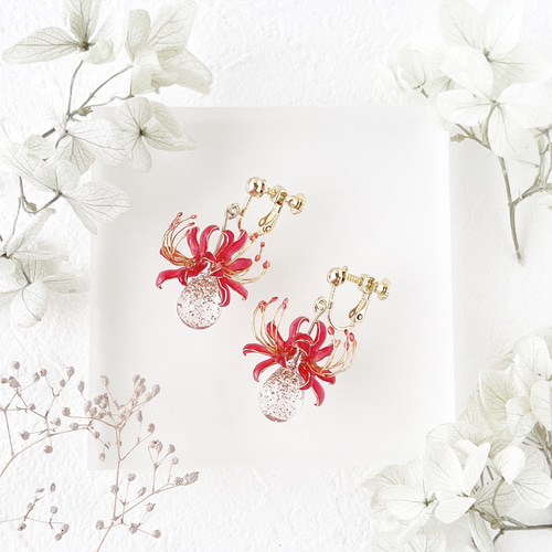 赤い彼岸花のピアス/イヤリング 受注制作 ピアス（フック