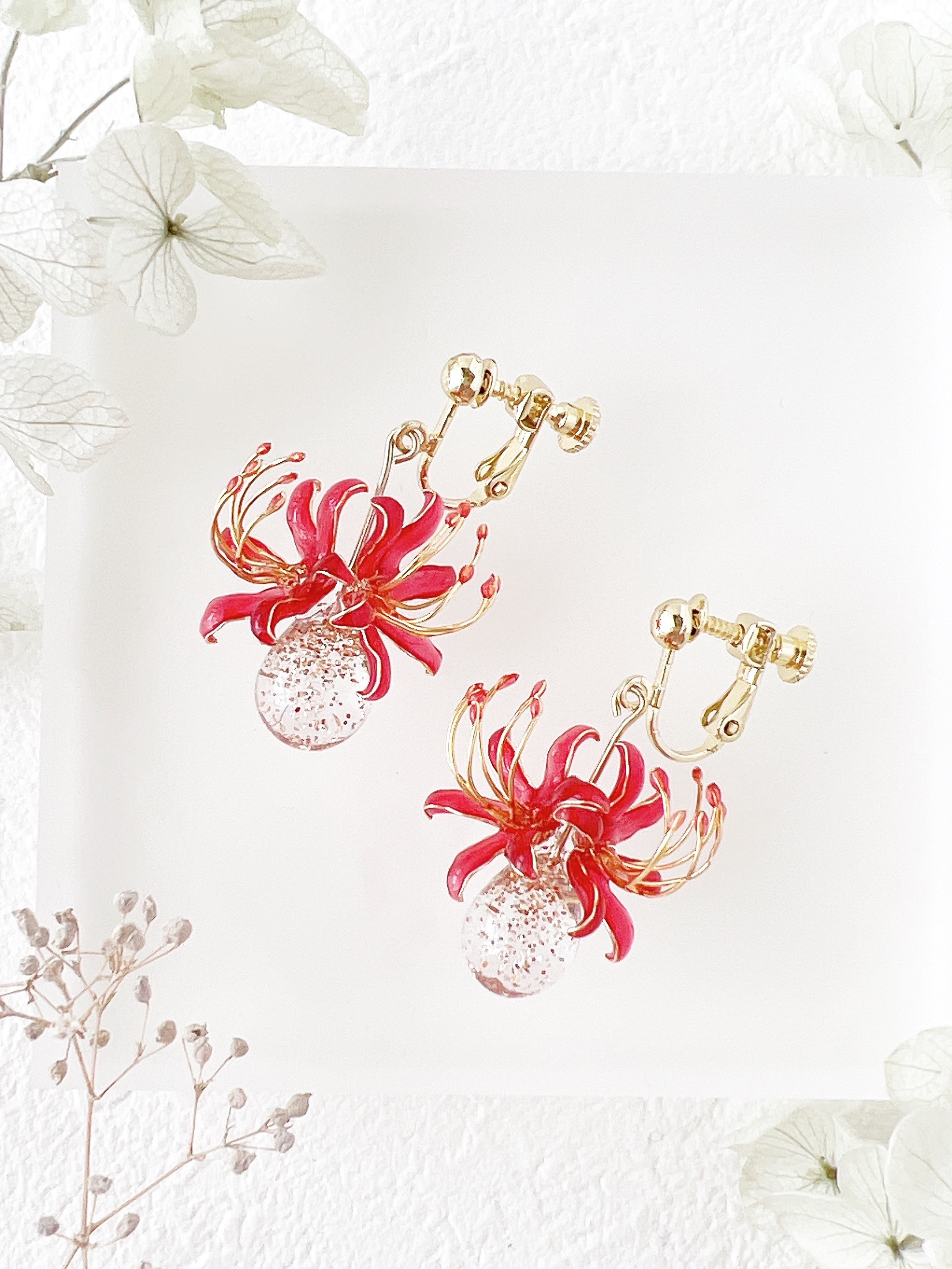 赤い彼岸花のピアス/イヤリング 受注制作 ピアス（フック