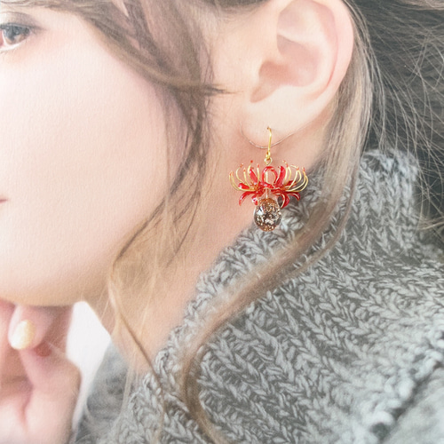 Paccaral 赤いお花モチーフ ピアス Paccaral 赤いお花モチーフ ピアス 彼岸花 赤 ピアスorイヤリング