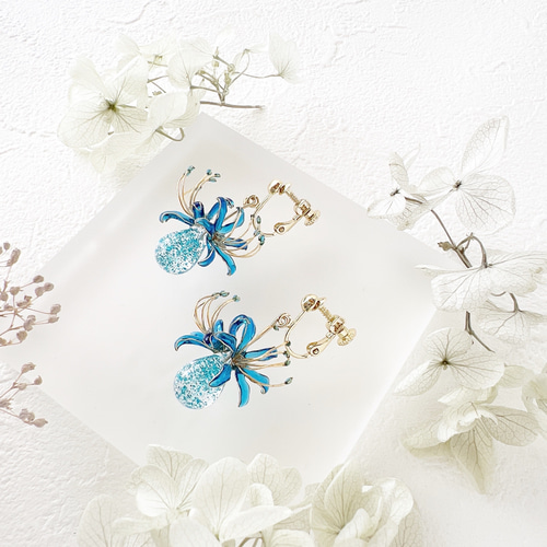 青い彼岸花のピアス/イヤリング 受注制作 ピアス（フック